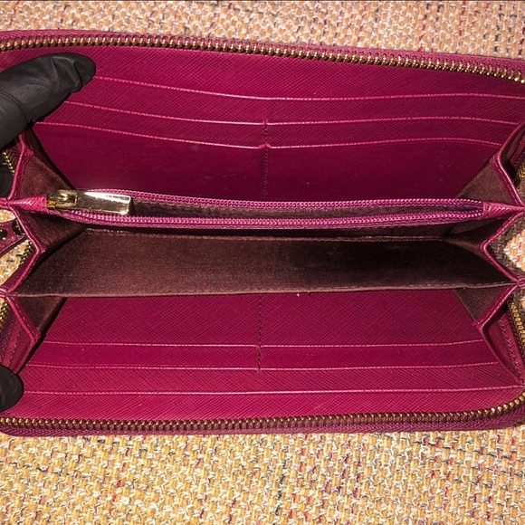 SALVATORE FERRAGAMO Gancini Fuchsia Leather Full Zip Continental Wallet WITH BOX - Picture 10 of 17